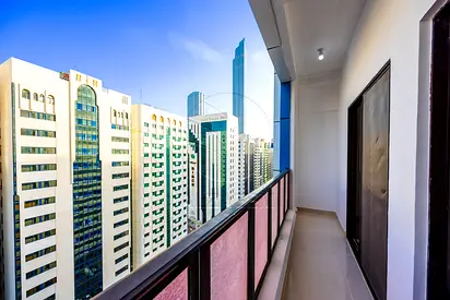 Exclusive! Spacious Unit with Balcony | 4 Payments