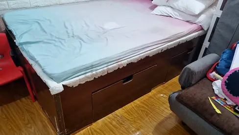 Bed frame with drawers and matress for sale (Double size)