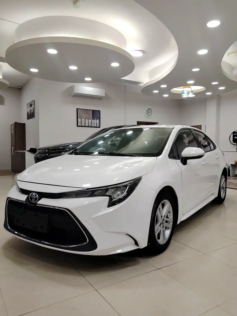 Toyota Corolla 2021 — photo 1 of 14