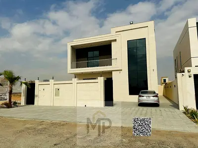 فيلا فاخرة ضخمة معروضة للبيع الآن، تتكون من 5 غرف نوم رئيسية مع خزائن مدمجة وغرفتي استقبال، في منطقة مرموقة