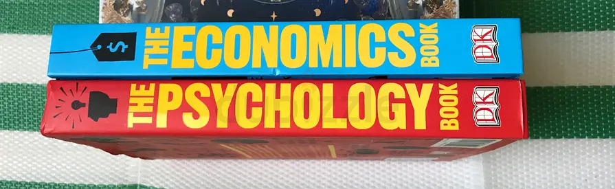 Educational 2 books Economics and Psychology for 120 aed.