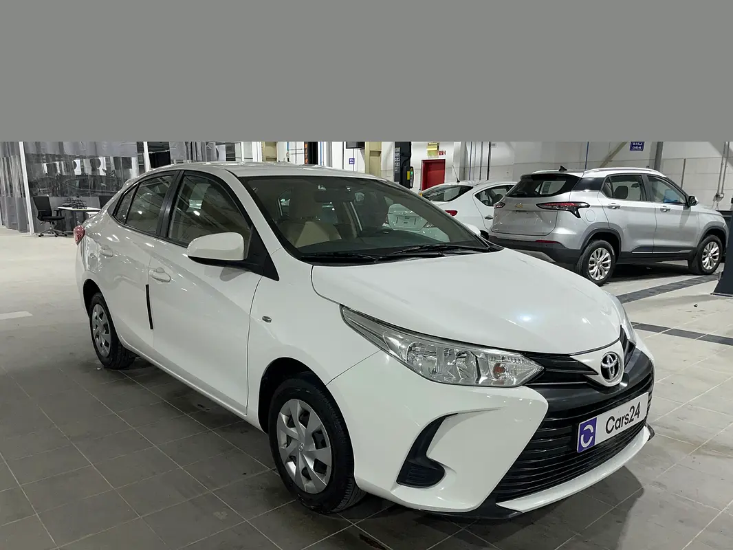 Toyota Yaris 2022 — photo 1 of 12