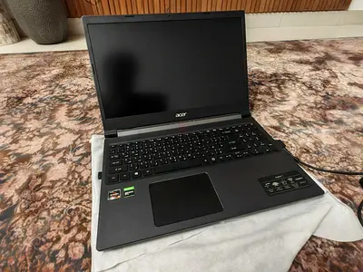 Acer aspire 7 gaming laptop (like new)
