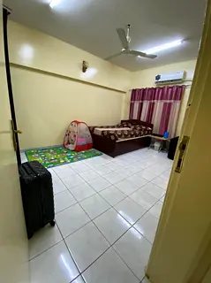 Room to share with Single Indian Male Executive in prime Area Of Burdubai-No commission