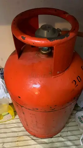 Dubai cylinder 22 kg with regulator and pipe with 40 % gas