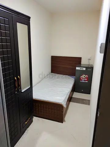 Partition for rent in Al barsha 1 opp lulu