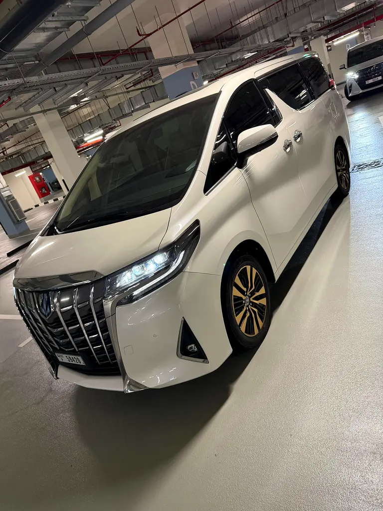 Toyota Alphard 2022 — photo 1 of 15