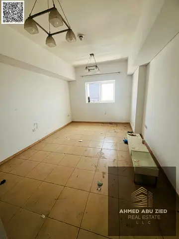 Largest stylish studio apartment, gym, free pool, 1 bath, semi-separate kitchen, central AC, spacio