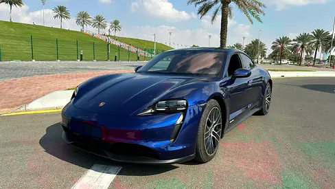 Taycan low milage High specs under agency warranty