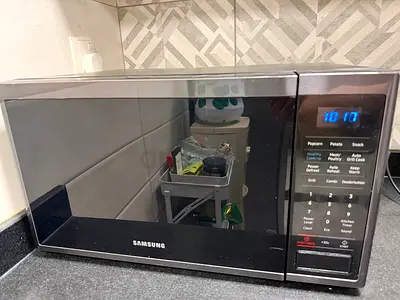 Samsung Countertop Microwave - Good Working Condition