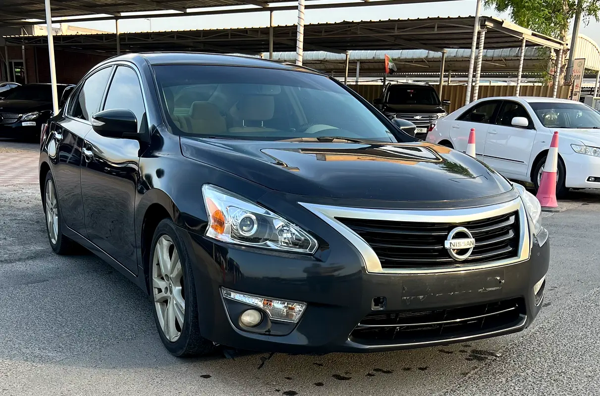 Nissan Altima 2013 — photo 1 of 17