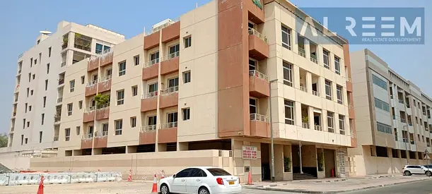 HUGE STUDIO WITH PARKING AND BALCONY AVAILABLE FOR SMALL FAMILY IN PRIME LOCATION