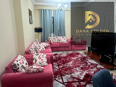 مرحبا بكم في دانة الذهبية هودي هومز العقارية ذ.م.م تفاصيل الدفع : ٦٩٩٩   تفاصيل الشقة ٣  غرفه  وصاله   المطبخ مجهز بالكامل بخزائن سوبر ماركت خروج سهل