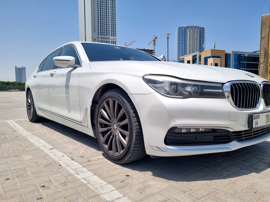 BMW 7-Series 2016 — photo 1 of 8