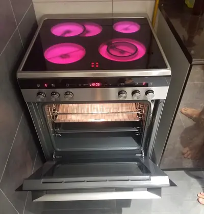 Brand Siemens Touch Screen 4 Eyes Full Electric Ceramic Cooker Range Size 60/60 cm