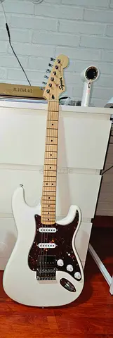 Squire Sonic Stratocaster - Arctic White