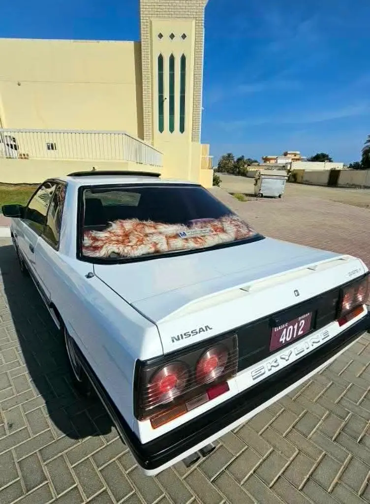 Nissan Skyline 1988 — photo 1 of 14