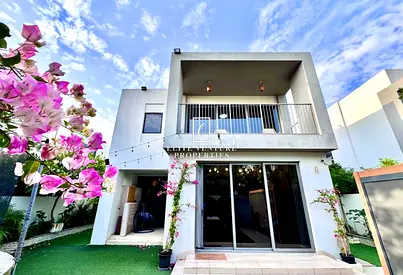 Vacant | 3 bedroom + Maids villa | Beside pool and park