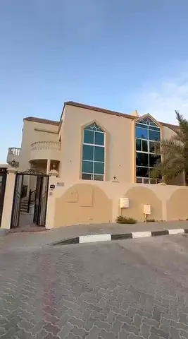 فيلا 5 غرف فاخرة | مجلس وصالة | روف بإطلالة حديقة | سكني تجاري | الفيحاء | موقع مميز | جاهزة للسكن