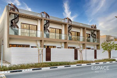 Vacant| 4 Bedroom| Vastu Compliant