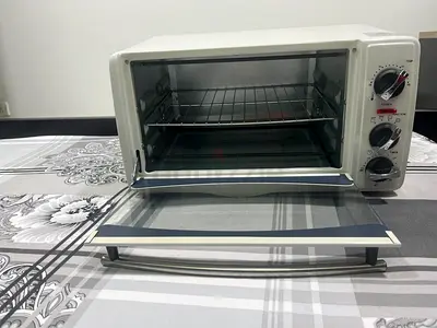 Small countertop electric oven - used, good working condition