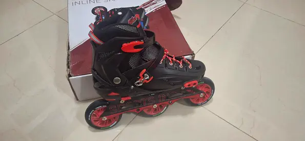Mens adjustable inline skates with box -Size Large 39-43, size adjustable, good condition