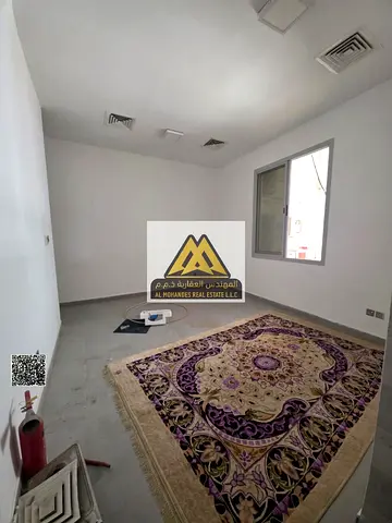 استوديو طابق أرضي في الروضة 1، مساحة واسعة، موقع مميز، تكييف مركزي. 20,000 درهم سنويًا، 4 دفعات، تأمين 2000 درهم مسترد.