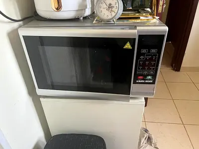 Black  Decker Countertop 30 liter Microwave - Good Working Condition
