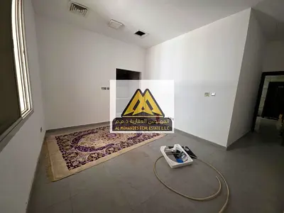 استوديو للإيجار السنوي في الروضة 1 عجمان طابق أرضي مساحة كبيرة مبنى جديد مطبخ شبه منفصل تكييف مركزي موقع مميز قريب من الخدمات