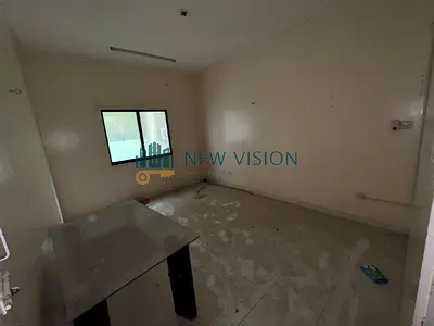 شقة غرفتين وصالة شارع الوحدة خزائن بالحائط 42 ألف 6 دفعات موقع حيوي قريب من الخدمات مناسبة للعائلات والأفراد جاهزة للسكن