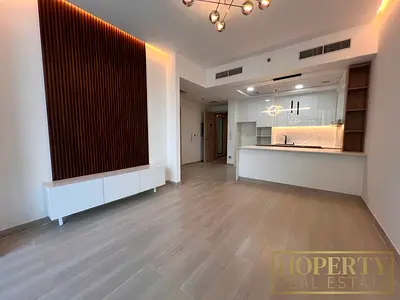 شقة بغرفة نوم واحدة | ذا إيست كريست JVC | شرفة مطلة على وسط المدينة | تشطيب حديث غير مفروش