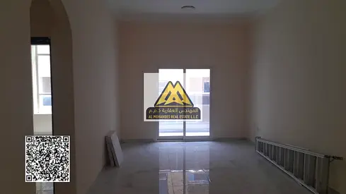 شقة غرفتين وصالة للإيجار في الروضة 3 عجمان، على شارع الشيخ عمار مباشرة، بموقع استراتيجي مميز جداً، مناسب للاستخدام التجاري أو السكني، مع سهولة الوصول