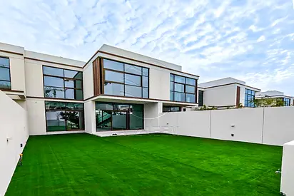 HOT! VACANT | Semi Corner | Landscaped Garden