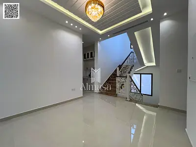 فيلا كلاسيك عصرية تقع على شارعين ، جاهزه بالكهرباء والماء