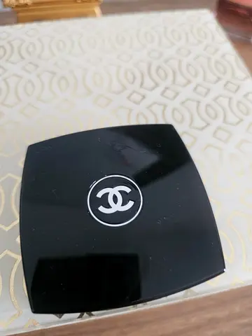 Chanel Compact Powder / Makeup Compact (Pre-owned)