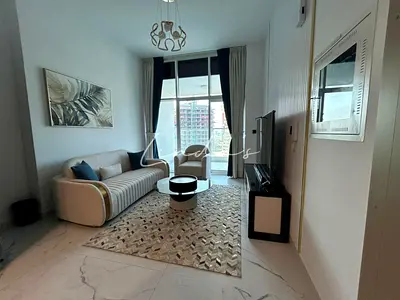 Spacious layout | Bright | High floor|