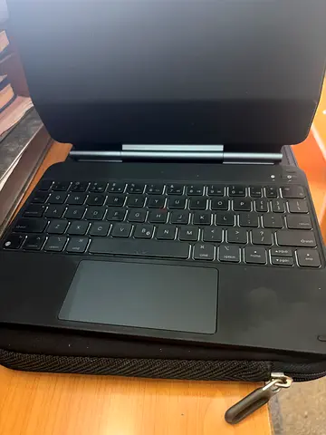 ESR Keyboard Case for iPad 11-inch (M2) – Premium Model – Excellent Condition