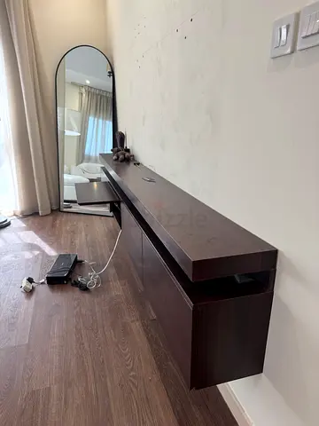 طاوله للتلفاز معلقه بالحائط