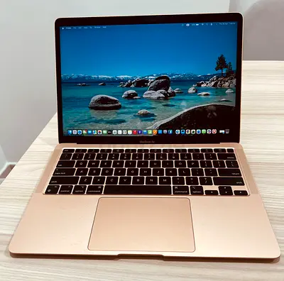 MacBook Air M1 (2022) – Excellent Condition