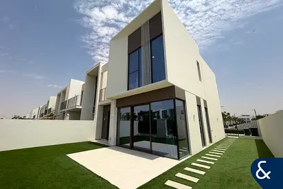 Single Row | Landscaped | Close to Beach