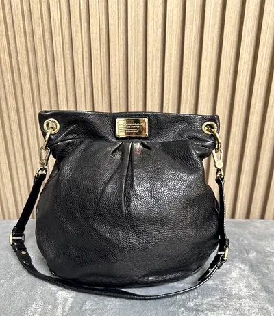 Preloved Authentic Marc by Marc Jacobs Classic Q Hillier Hobo bag in black leather.