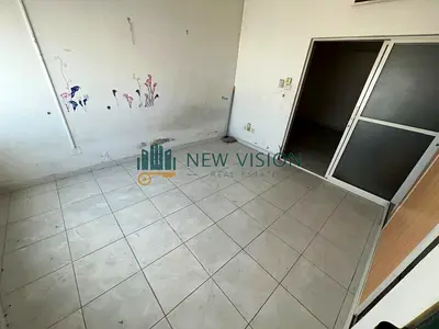 شارع الوحدة سكن عمال شيرنج عقد عزاب غرفة وصالة غرفة ماستر حمام خزائن بالحائط ايجار 27999 درهم على 6 دفعات تامين شيك سكن نظيف مناسب للعزاب