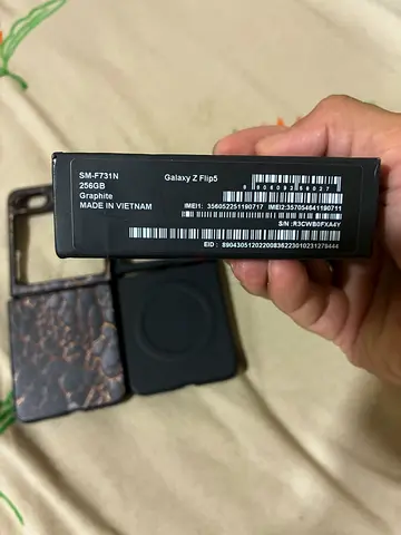 Samsung Galaxy Z Flip5 - just opened Box 8/256 gb brand new . No bill