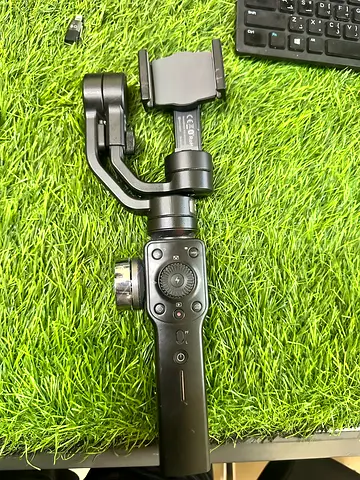 Gimbal Zhiyun smooth 4 mobile phone camera gimbal