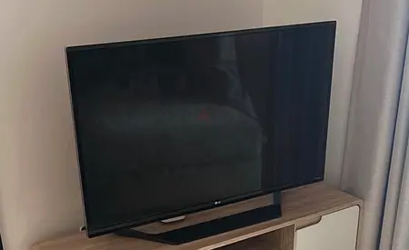 43” LG Ultra HD TV