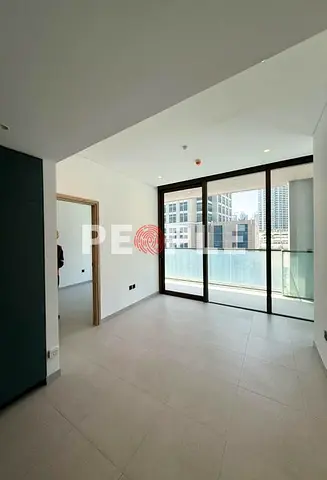 غرفة نوم واحدة في الطابق العلوي | إطلالات على البرج والأفق | برج ذا إيدج B