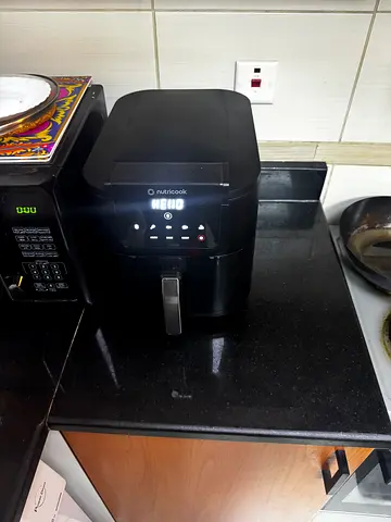 Nutricook Air Fryer - Digital Display | Air Fry / Bake / Reheat | Pristine Condition | Quick Sale