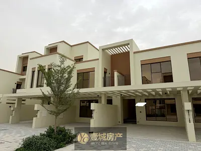 SPANISH STYLE I 4 BED TOWNHOUSE