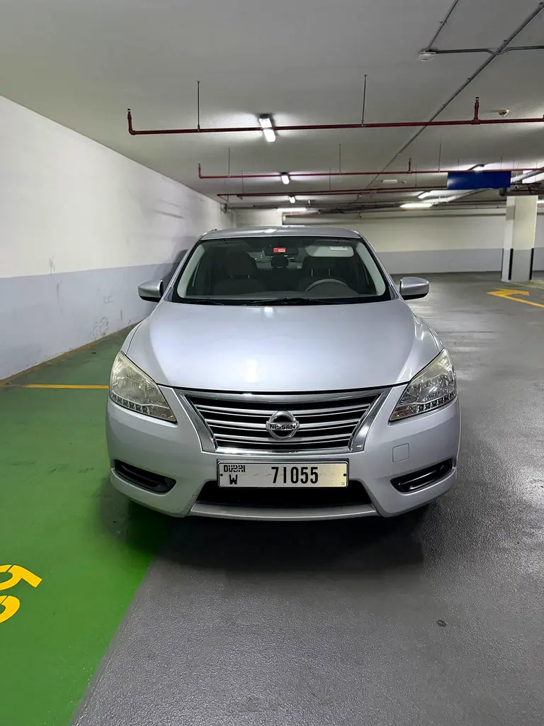Nissan Sentra 2016 — photo 1 of 6