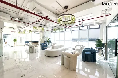 Luxury Design | 5 parkings | Large office